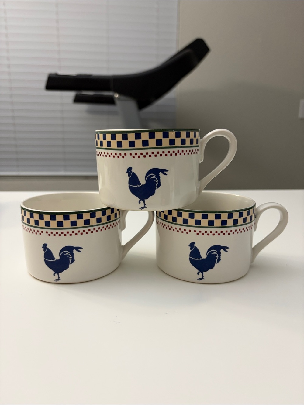 Vtg Blue Rooster Checkered Ceramic Mug Set of 3 – Classic Farmhouse Style 8oz